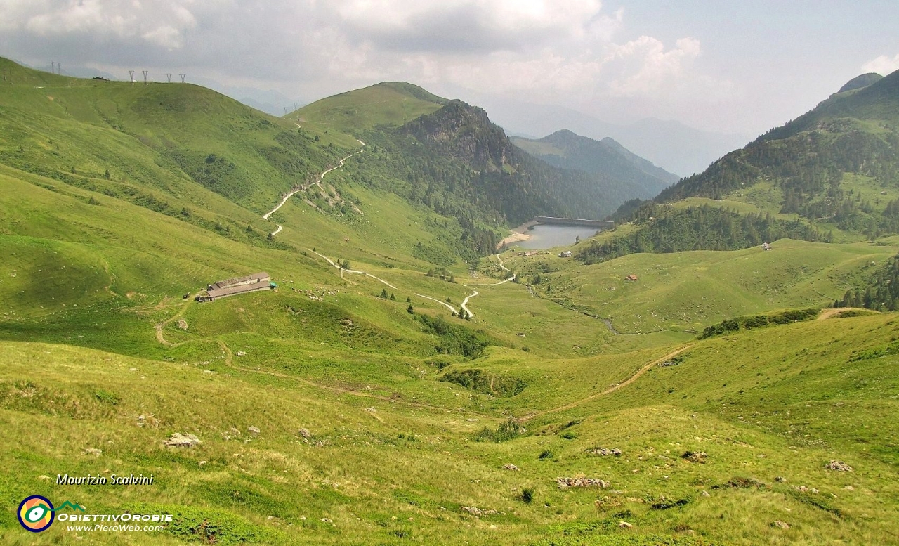 62 Uno sguardo al Lago di Valmora....JPG